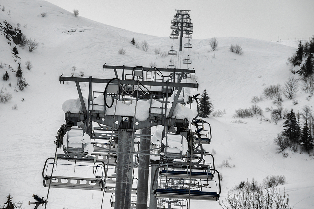 Leerer Skilift im Skigebiet Le Grand Bornand in der Region Auvergne-Rhône-Alpes (Archivbild: Jeff Pachoud/AFP)