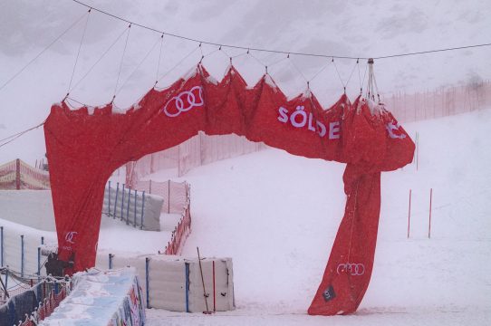 Der Saisonauftakt in Sölden ist abgesagt worden (Bild: Joe Klamar/AFP)