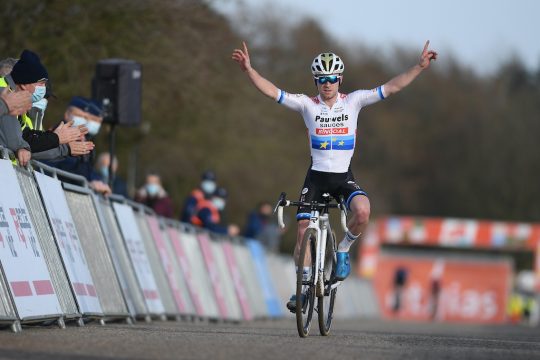 Eli Iserbyt gewinnt Waaslandcross (Bild: David Stockman/Belga)