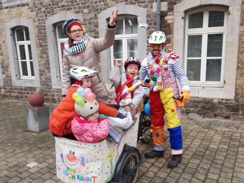 Kleinster Rosenmontagszug in Eupen (Bild: Michaela Brück/BRF)