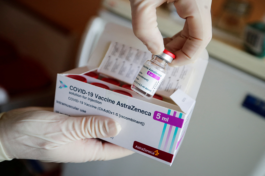 Impfstoff von Astrazeneca (Archivbild: Hannibal Hanschke/AFP)