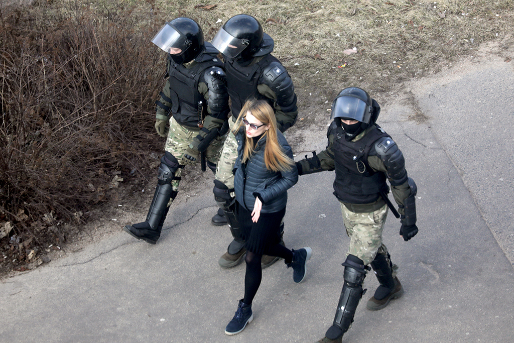 Festnahme in Minsk am 27. März (Bild: Stringer/AFP)