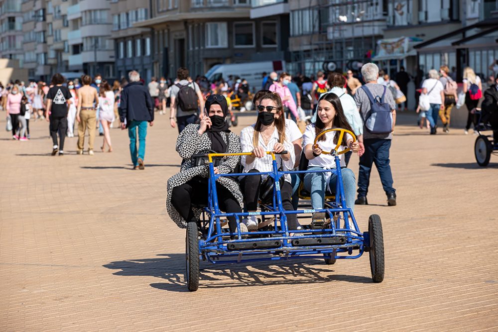 Viele Menschen an der belgischen Küste am 31. März 2021 (Bild: Belga/Kurt Desplenter)