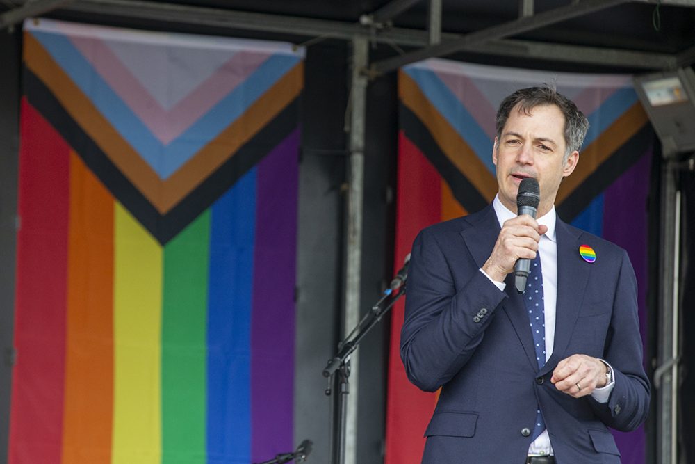 Premier Alexander De Croo bei der Demonstration gegen Gewalt in Beveren