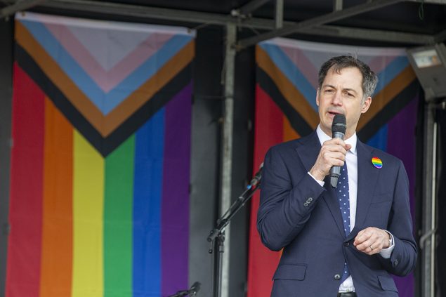 Premier Alexander De Croo bei der Demonstration gegen Gewalt in Beveren