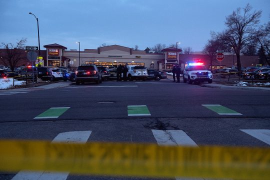 Supermarkt-Blutbad in den USA (Bild: Jason Connolly/AFP)