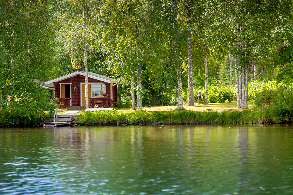 Ferienhaus am See im ländlichen Finnland