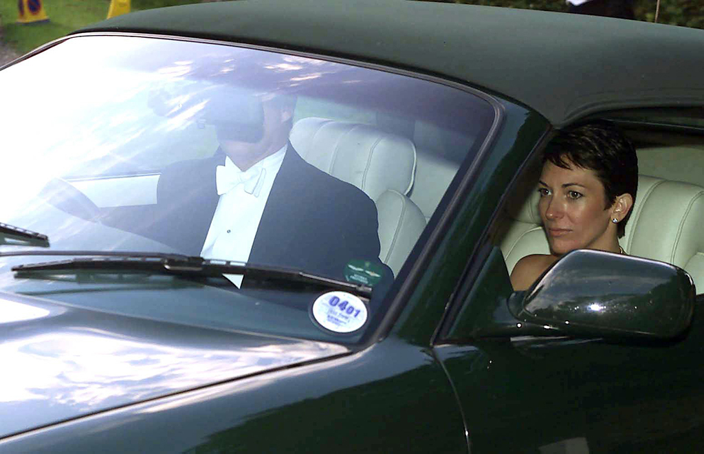 Ghislaine Maxwell am Steuer eines Fahrzeugs im September 2000 (Archivbild: Chris Ison/EPA)