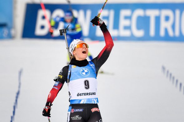 Ingrid Landmark Tandrevold gewinnt den letzten Massenstart des Biathlon-Weltcups (Bild: Anders Wiklund/TT News Agency/AFP)
