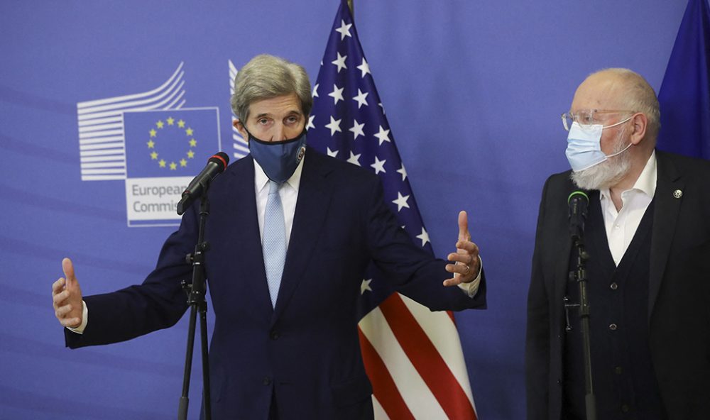 John Kerry mit EU-Kommissionsvize Frans Timmermans in Brüssel (Bild: Olivier Hoslet/AFP)