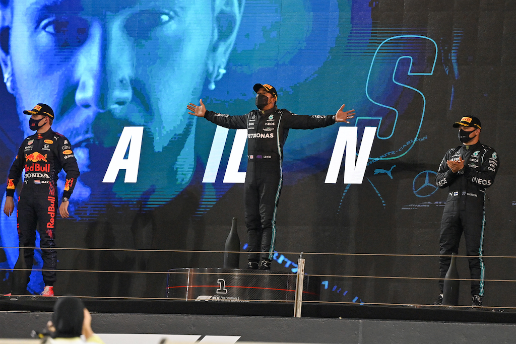 Lewis Hamilton gewinnt in Bahrain (Bild: Andrej Isakovic/AFP)