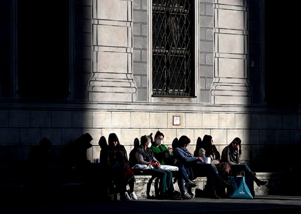 Menschen in München, 26. März (Bild: Christof Stache/AFP)