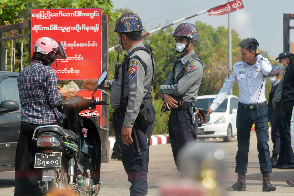 Polizeikontrolle in Myanmar