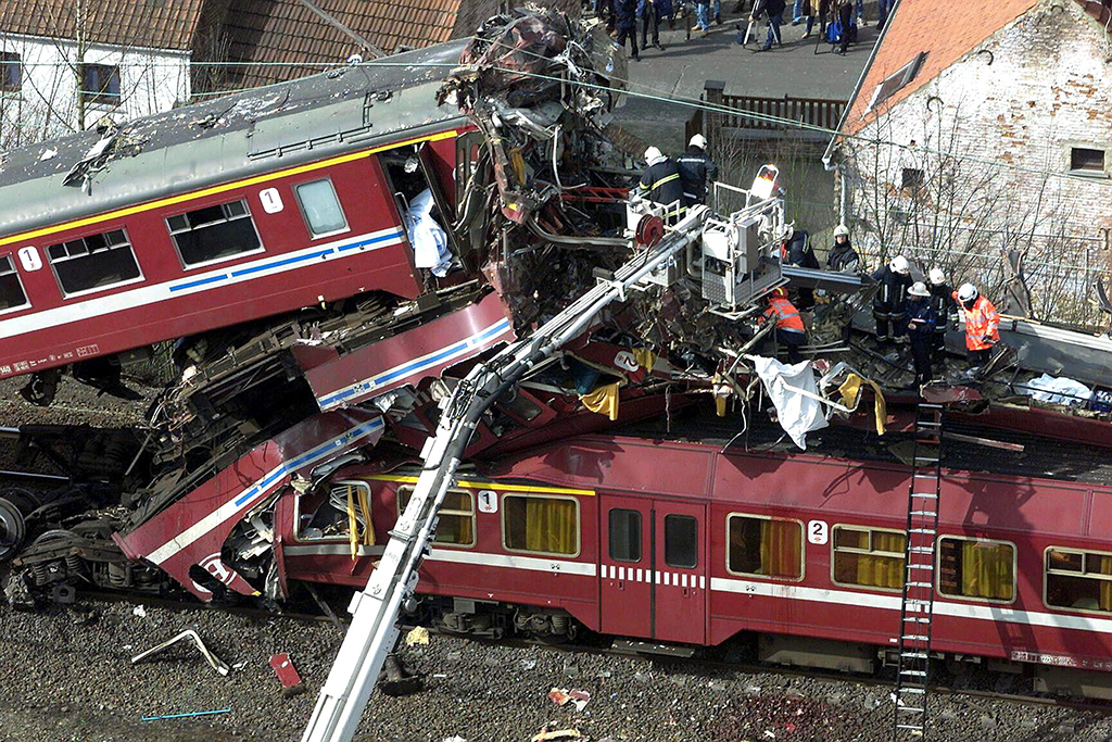 Beim Zugunglück von Pécrot kamen acht Menschen ums Leben (Bild: 27.3.2001, Guy Mossay/Belga)