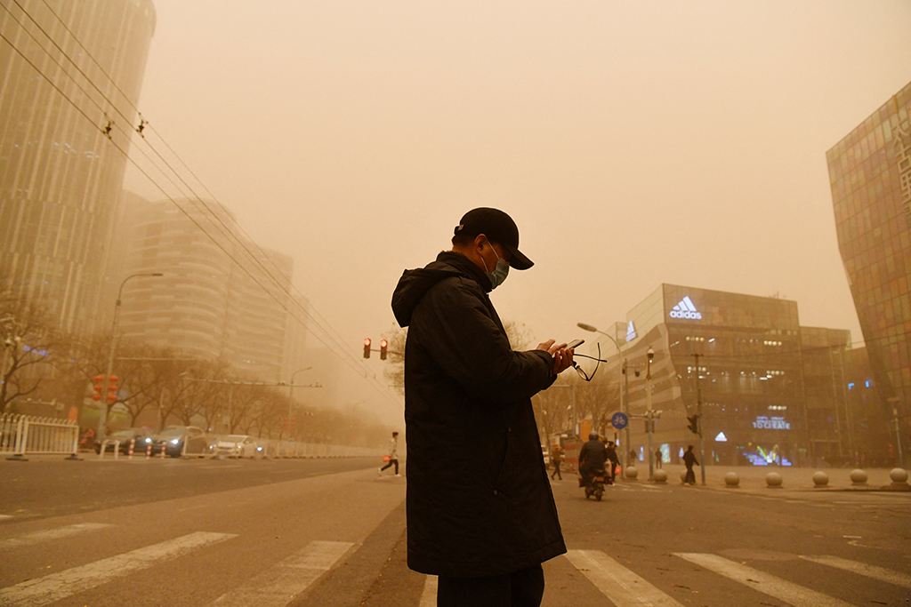 Sandsturm über Peking (Bild: Greg Baker/AFP)