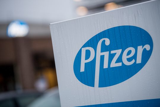 Logo von Pfizer