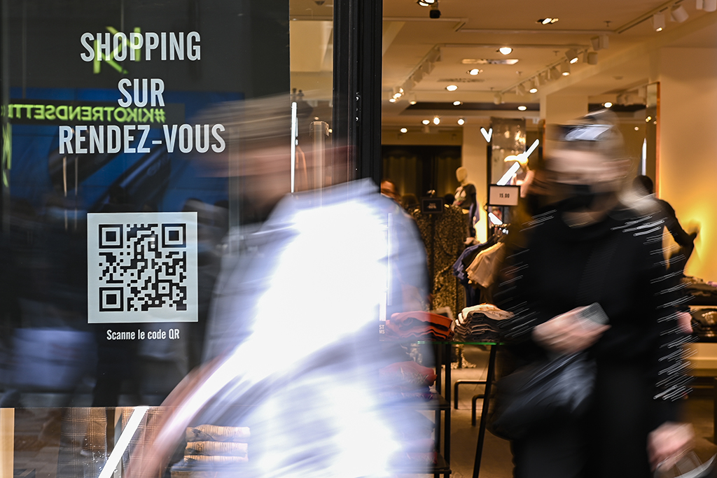 Einkaufen auf Termin: die Geschäfte in Brüssel wiesen schon am Freitag darauf hin (Bild: Laurie Dieffembacq/Belga)