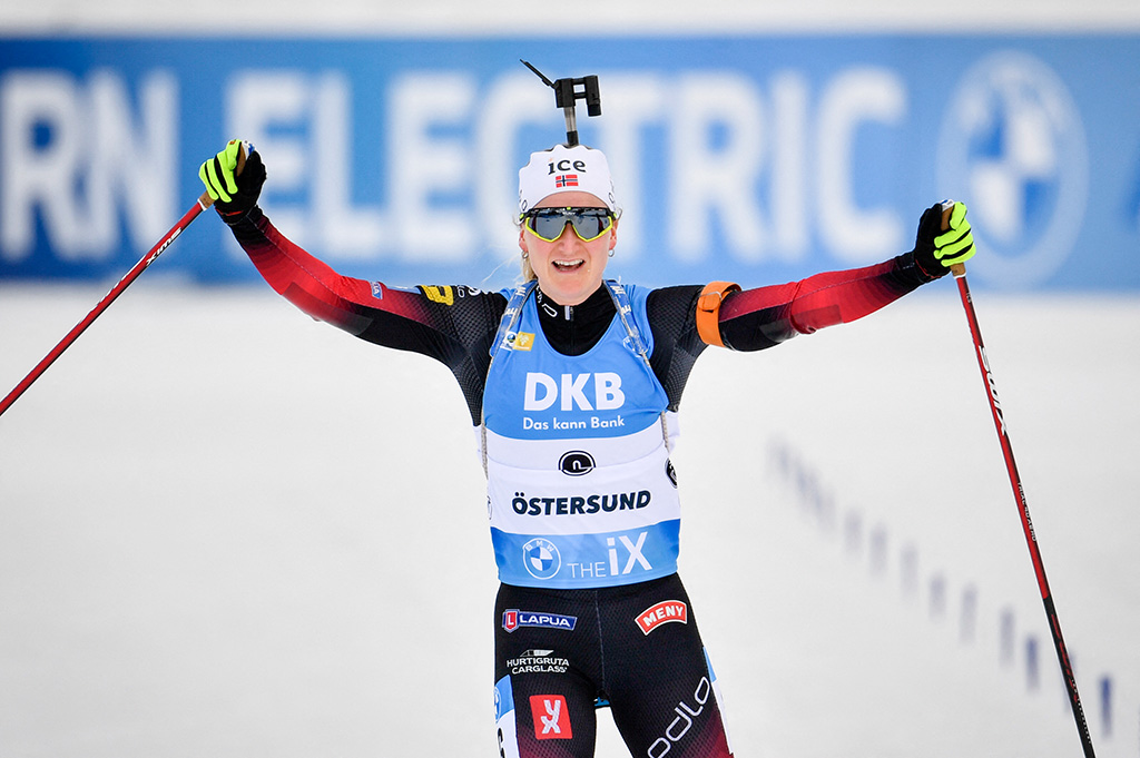 Die Norwegerin Marte Olsbu Roeiseland gewinnt das Verfolgungsrennen im Biathlon-Weltcup (Bild: Anders Wiklund/TT News Agency/AFP)