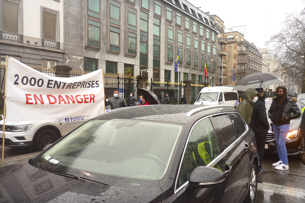 Uber-Fahrer protestieren in Brüssel (Bild: Ophelie Delarouzee/Belga)
