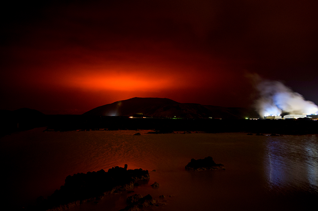 Nach Ausbruch des Vulkans: Fagradalsfjall: Glühendes Magma (Bild: Halidor Kolbeins/AFP.)