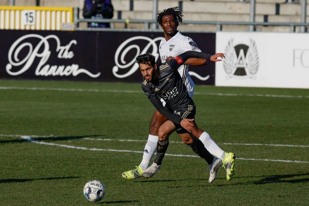 OHL's Mousa Tamari and Eupen's Rocky Bushiri fight for the ball during a soccer match between KAS Eupen and Oud-Heverlee Leuven, Saturday 06 March 2021 in Eupen, on day 29 of the 'Jupiler Pro League' first division of the Belgian championship. BELGA PHOTO BRUNO FAHY