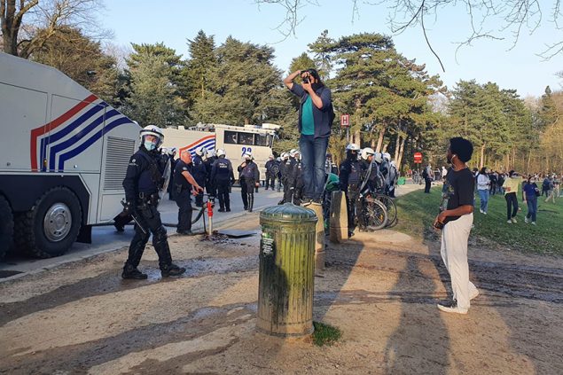 Polizeieinsatz im Bois de la Cambre in Brüssel am 1. April (Bild: Hatim Kaghat/Belga)