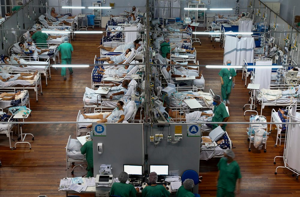 Covid-Patienten in einem Feldlazarett in Santo Andre (Bild: Miguel Schincariol/AFP)