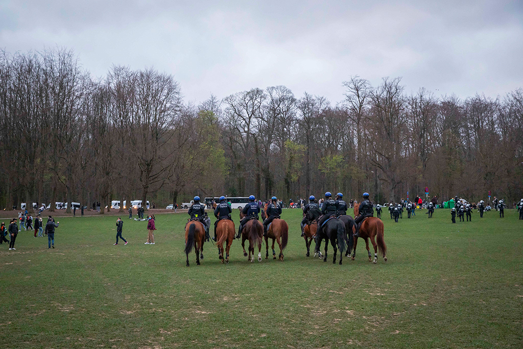 Polizei-Reiterstaffel im Brüsseler Bois de la Cambre (Bild: Paul-Henri Verlooy/Belga)