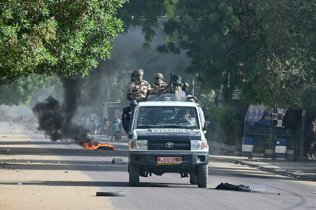 Polizeipatrouille in N'Djamena (Bild: Issouf Sanogo/AFP)