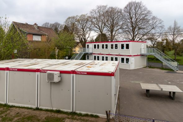 Klassencontainer an der Schule Lichtenbusch (Bild: Olivier Krickel/BRF)