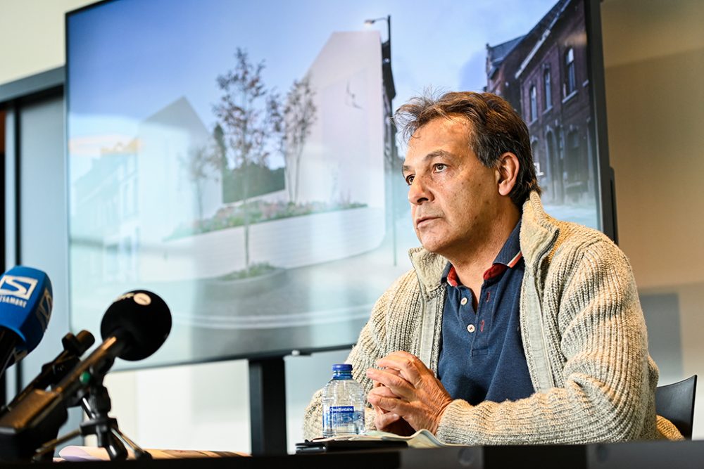 Gino Russo bei der Pressekonferenz zur Voerstellung des Gedenk-Gartens (Bild: Laurie Dieffembacq/Belga)