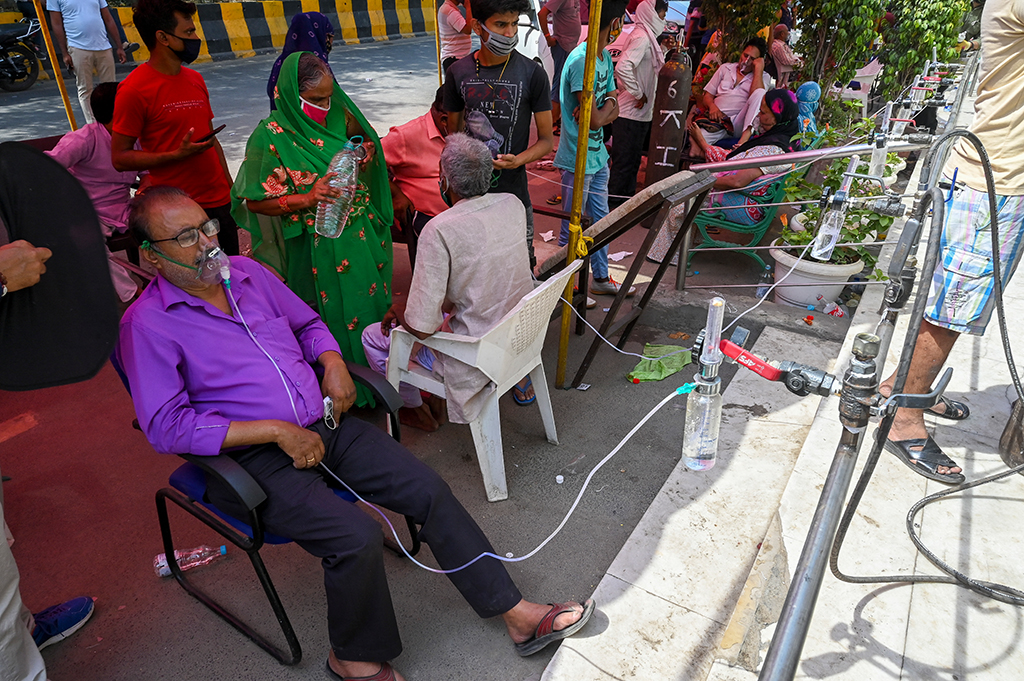 Versorgung von Covid-Patienten in Ghaziabad (Bild: Prakash Singh/AFP)