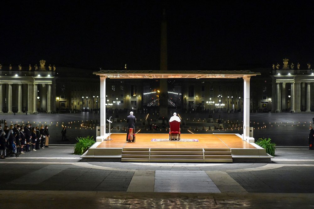 Kreuzweg am Karfreitag auf dem leeren Petersplatz (Bild: Vatican Media/AFP)