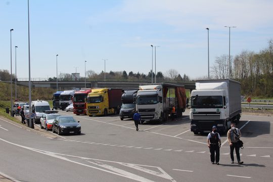 Lkw-Polizeikontrolle am Grenzübergang Lichtenbusch