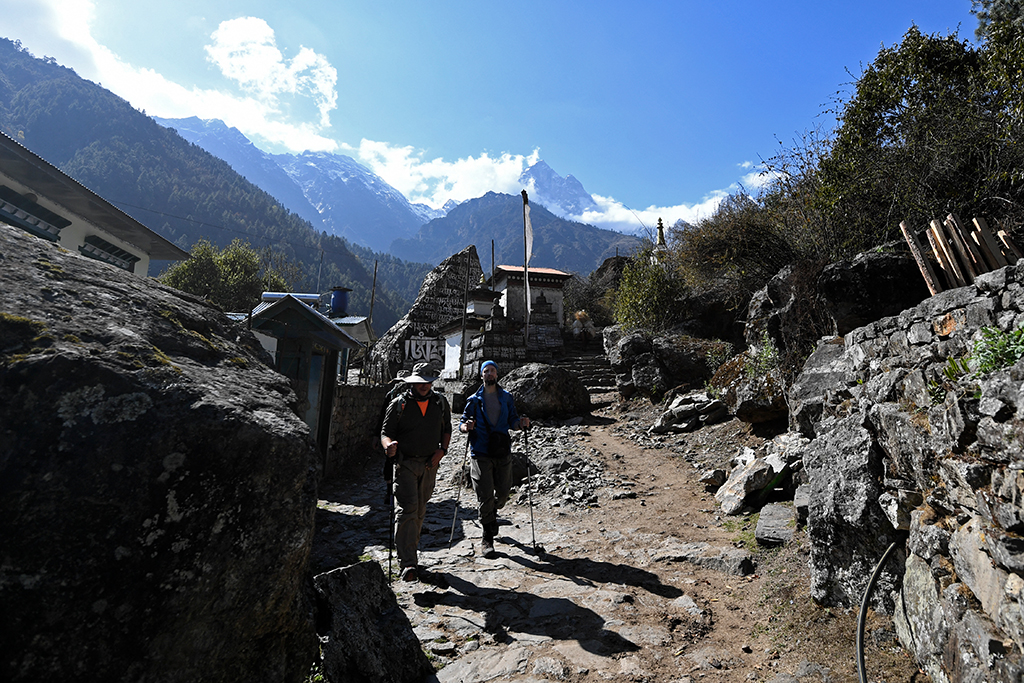 Touristen in Solukhumbu in der Nähe des Mount Everest (Bild: Prakash Mathema/AFP)