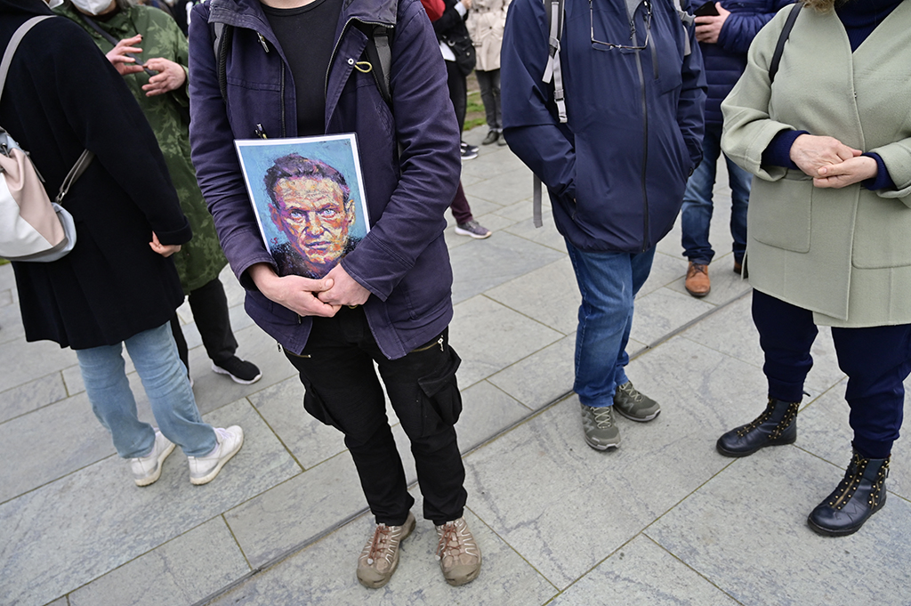 Demonstration von Nawalny-Unterstützern am 21. April in Berlin (Bild: John MacDougall/AFP)