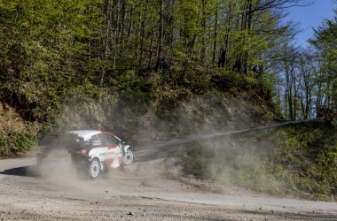 Sébastien Ogier/Julien Ingrassia haben am Samstag die Führung erobert (Bild: Toyota Gazoo Racing)