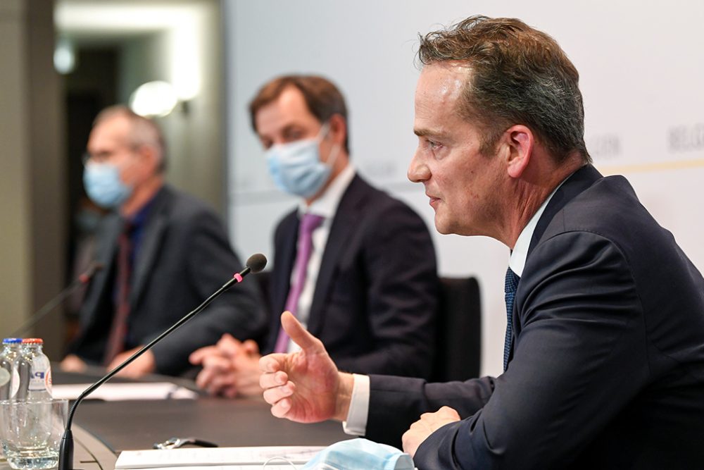 Oliver Paasch bei der Pressekonferenz nach einem Konzertierungsausschuss im April 2021 (Bild: Frederic Sierakowski/Pool/Belga)