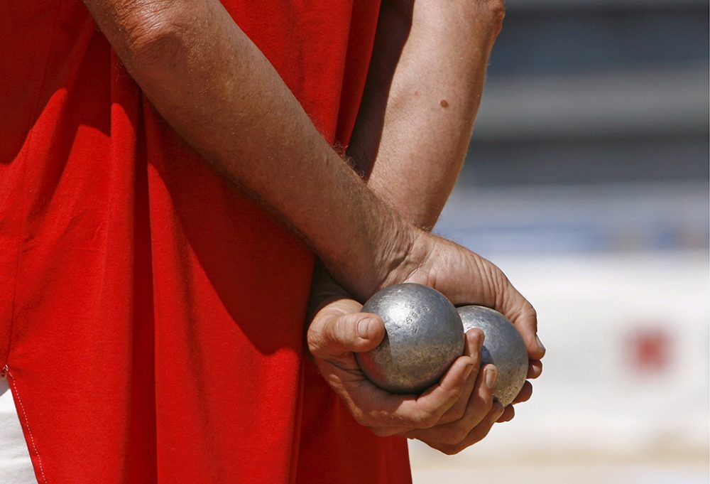 Pétanque (Illustrationsbild: Guillaume Horcajuelo/EPA)