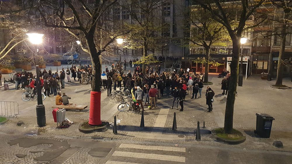 Protest gegen Corona-Schutzmaßnahmen in Lüttich (Bild: Laurent Cavenati/Belga)