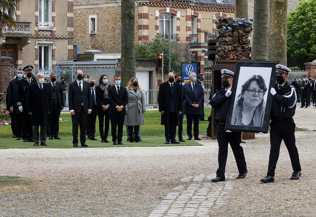 Gedenkzeremonie für die getötete Polizeimitarbeiterin von Rambouillet (Bild: Ludovic Marin/AFP)