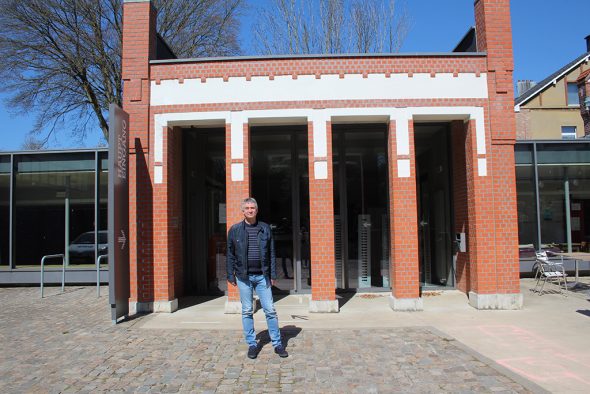 René Janssen, Geschäftsführer von Chudoscnik Sunergia vor dem Alten Schlachthof (Bild: Chantal Scheuren/BRF)