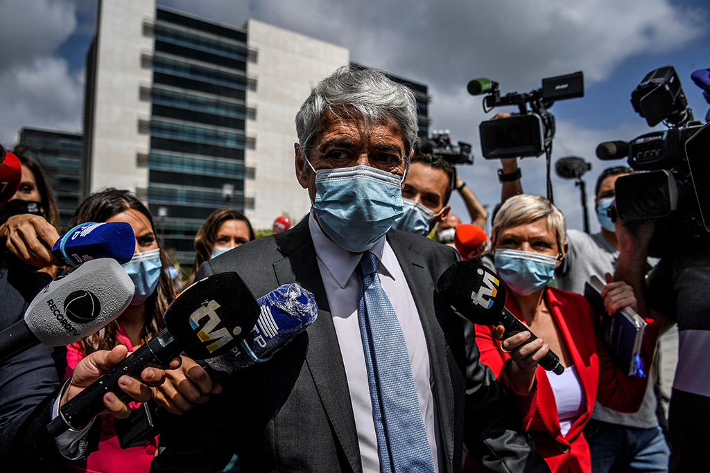 Portugals ehemaliger Ministerpräsident Sócrates am Samstag bei seiner Ankunft am Gericht in Lissabon (Bild: Patricia De Melo Moreira/AFP)