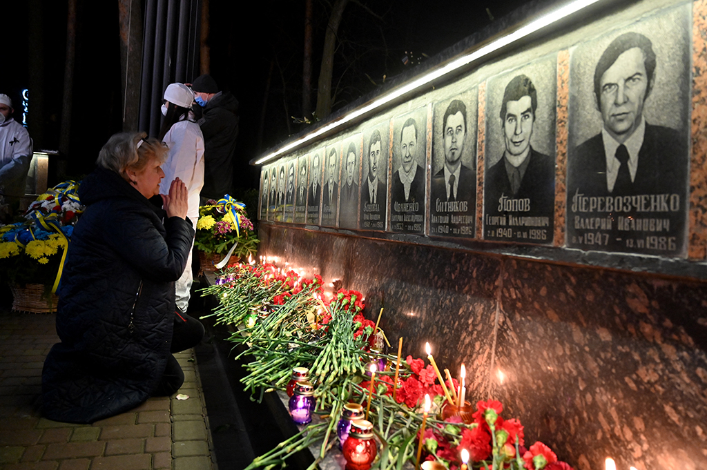 Denkmal für die Tschernobyl-Opfer in Slavutich (Bild: Sergei Supinsky/AFP)