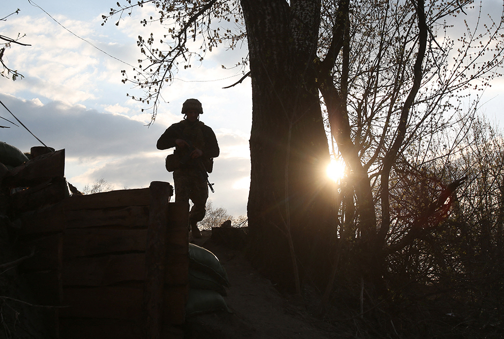 Ukrainischer Soldat an der Grenze zu Russland (Bild: STR/AFP)