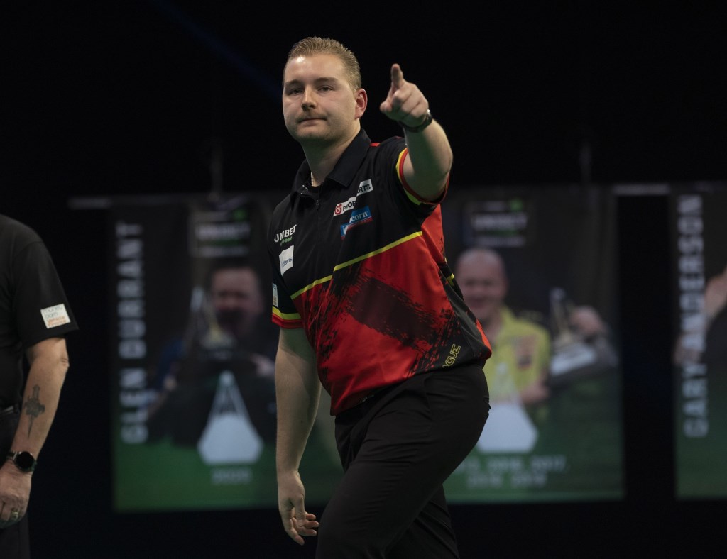 Dimitri Van den Bergh bei der Premier League Night One in Milton Keynes am 6. April (Bild: Lawrence Lustig/PDC)