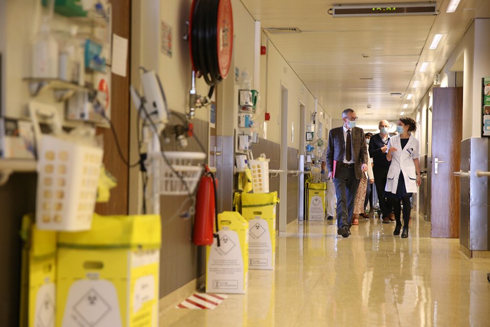 Gesundheitsminister Vandenbroucke bei einem Besuch im Universitätskrankenhaus von Gent (Bild vom 31. März: Nicolas Maeterlinck/Belga)