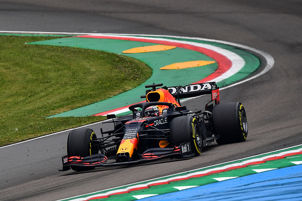 Max Verstappen beim Formel-1-Rennen von Imola (Bild: Miguel Medina/AFP)