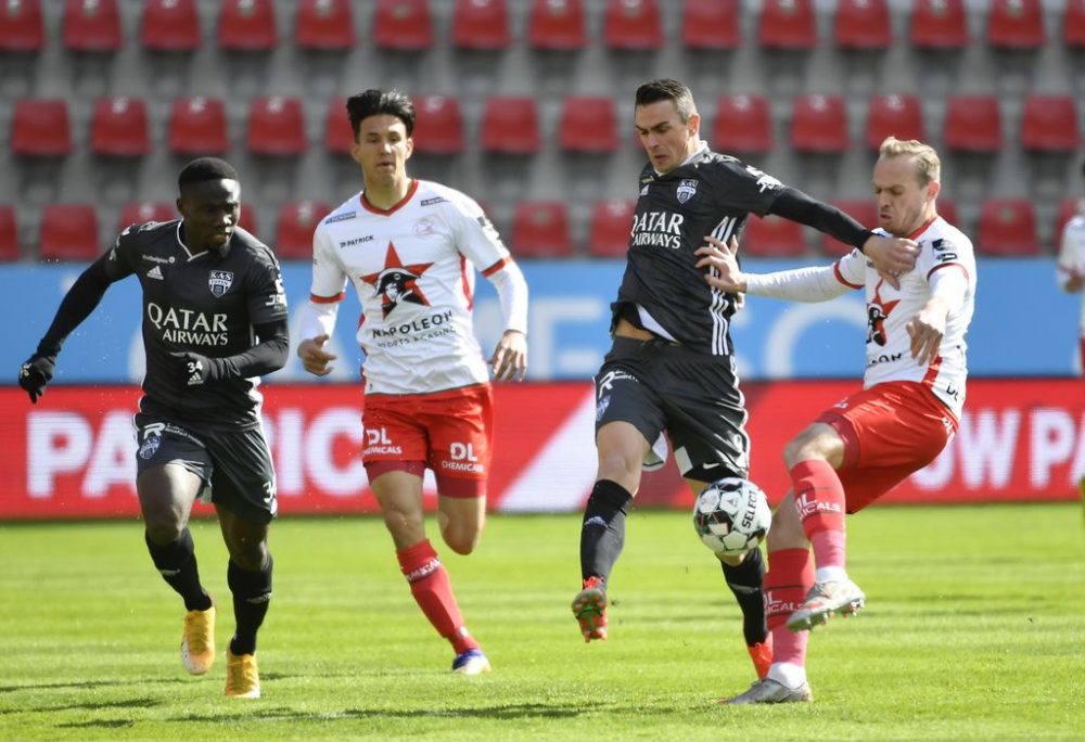 Eupen's Smail Prevljak and Essevee's Laurens De Bock fight for the ball during a soccer match between SV Zulte Waregem and KAS Eupen, Monday 05 April 2021 in Waregem, on day 32 of the 'Jupiler Pro League' first division of the Belgian championship. BELGA PHOTO JOHN THYS