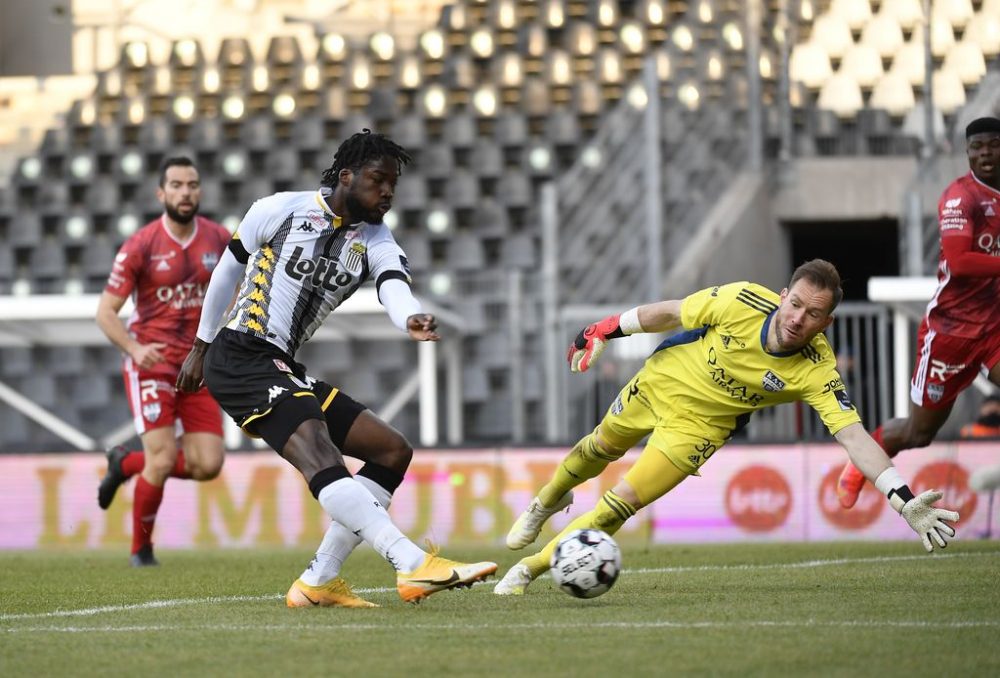 Charleroi's Shamar Nicholson in action at a soccer match between Sporting Charleroi and KAS Eupen, Saturday 17 April 2021 in Charleroi, on the 34th and last day of the regular season of the 'Jupiler Pro League' first division of the Belgian championship. BELGA PHOTO JOHN THYS